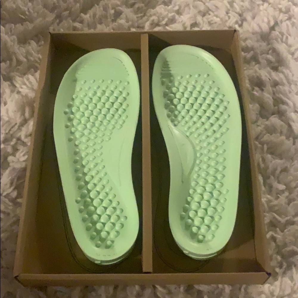Nike - Picture 3 of 4